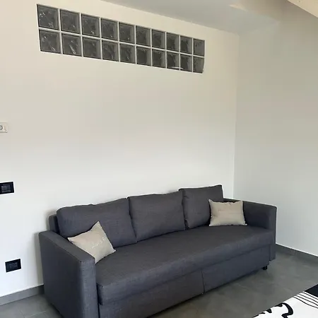 Leon - View For 5 Guests